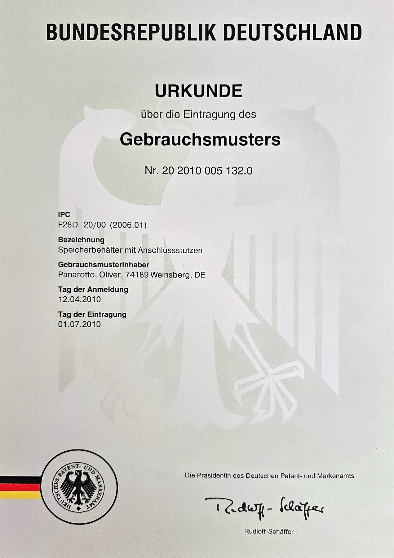 Gebrauchsmuster: Speicherbehälter mit Anschlussstutzen